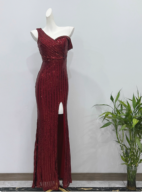 Glamorous Burgundy Slim-Fit One-Shoulder Slit Sequin Long Formal Prom Dresses Secondary image