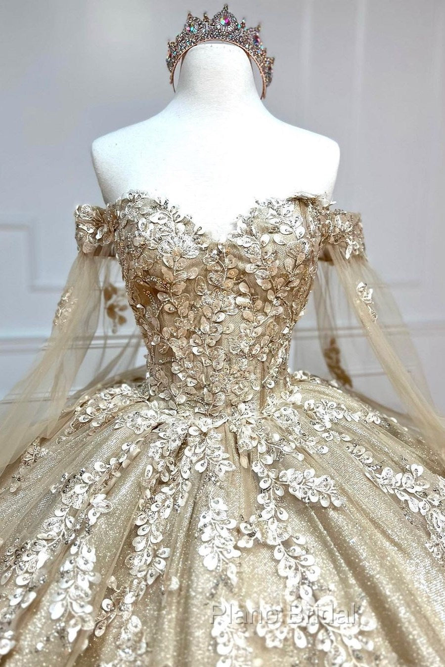 Glamorous Gold Sweetheart Ball Gown with Cape Sleeves Quinceanera Dresses Secondary image