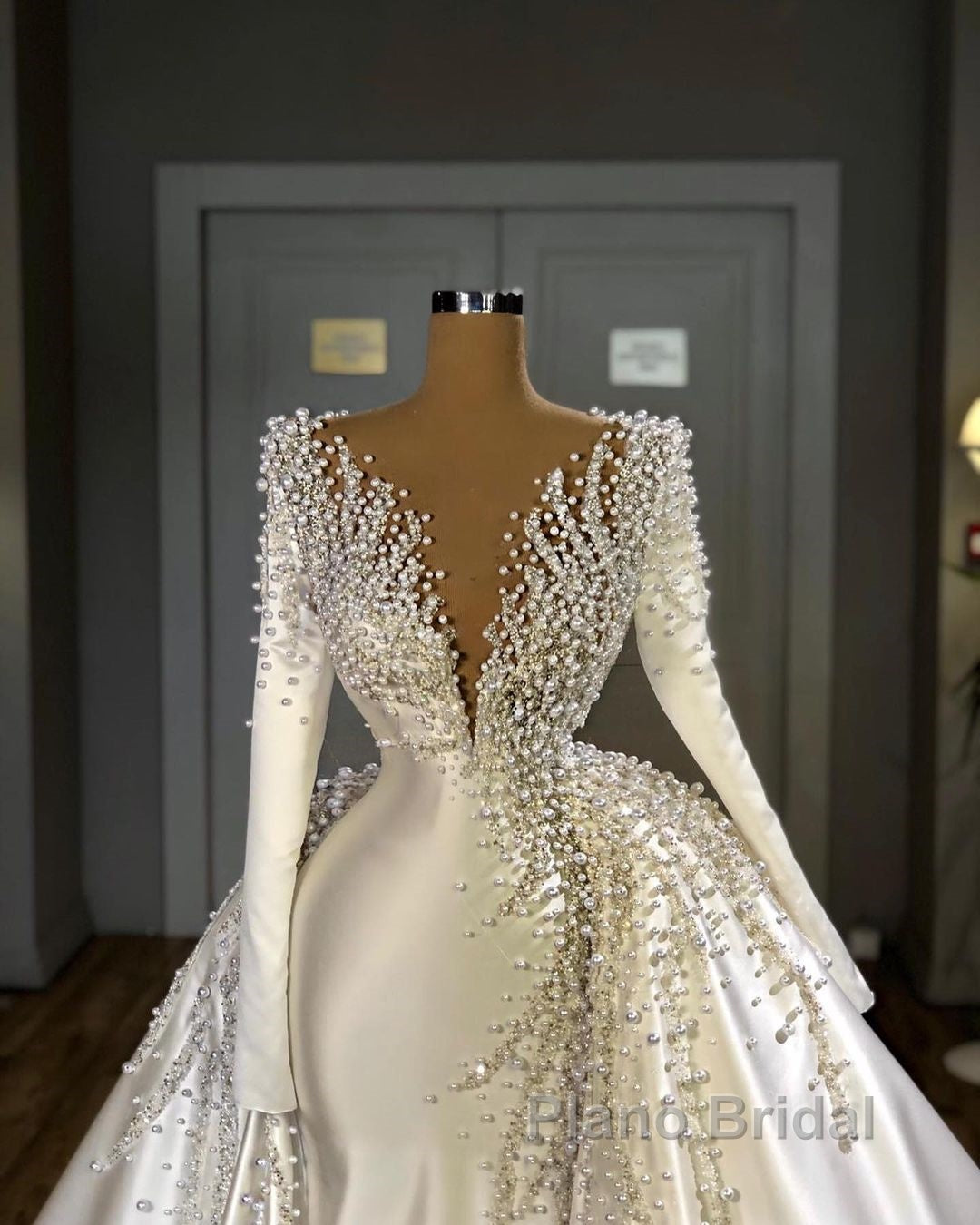 Glamorous Long Sleeve Pearls Wedding Dress V-Neck With Detachable Train Online Secondary image