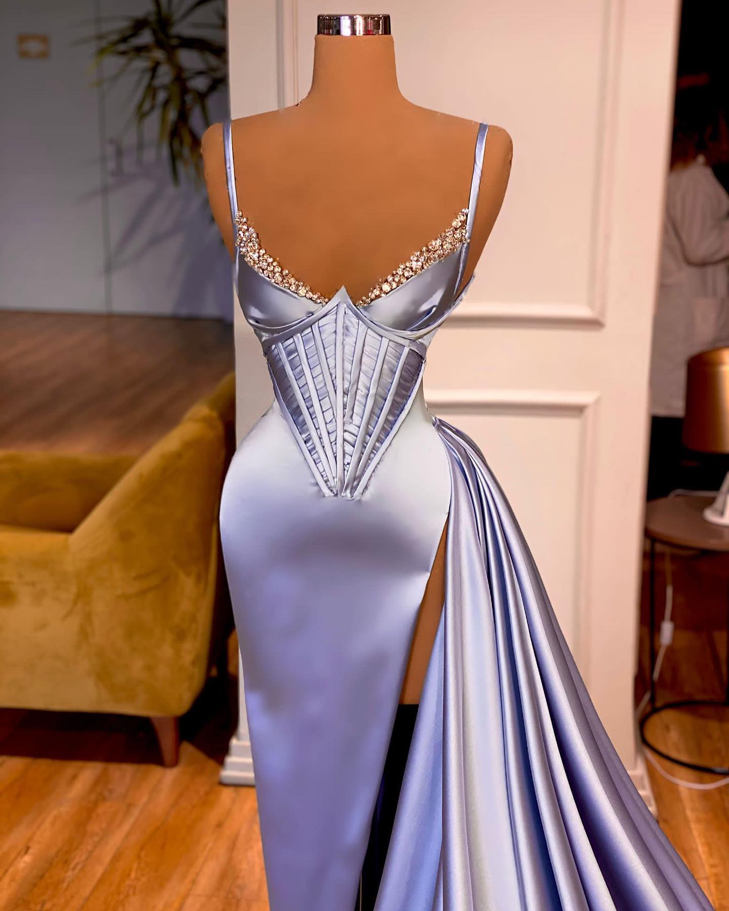 Gorgeous Split Front Sleeveless V-Neck Spaghetti Strap Prom Dress Secondary image