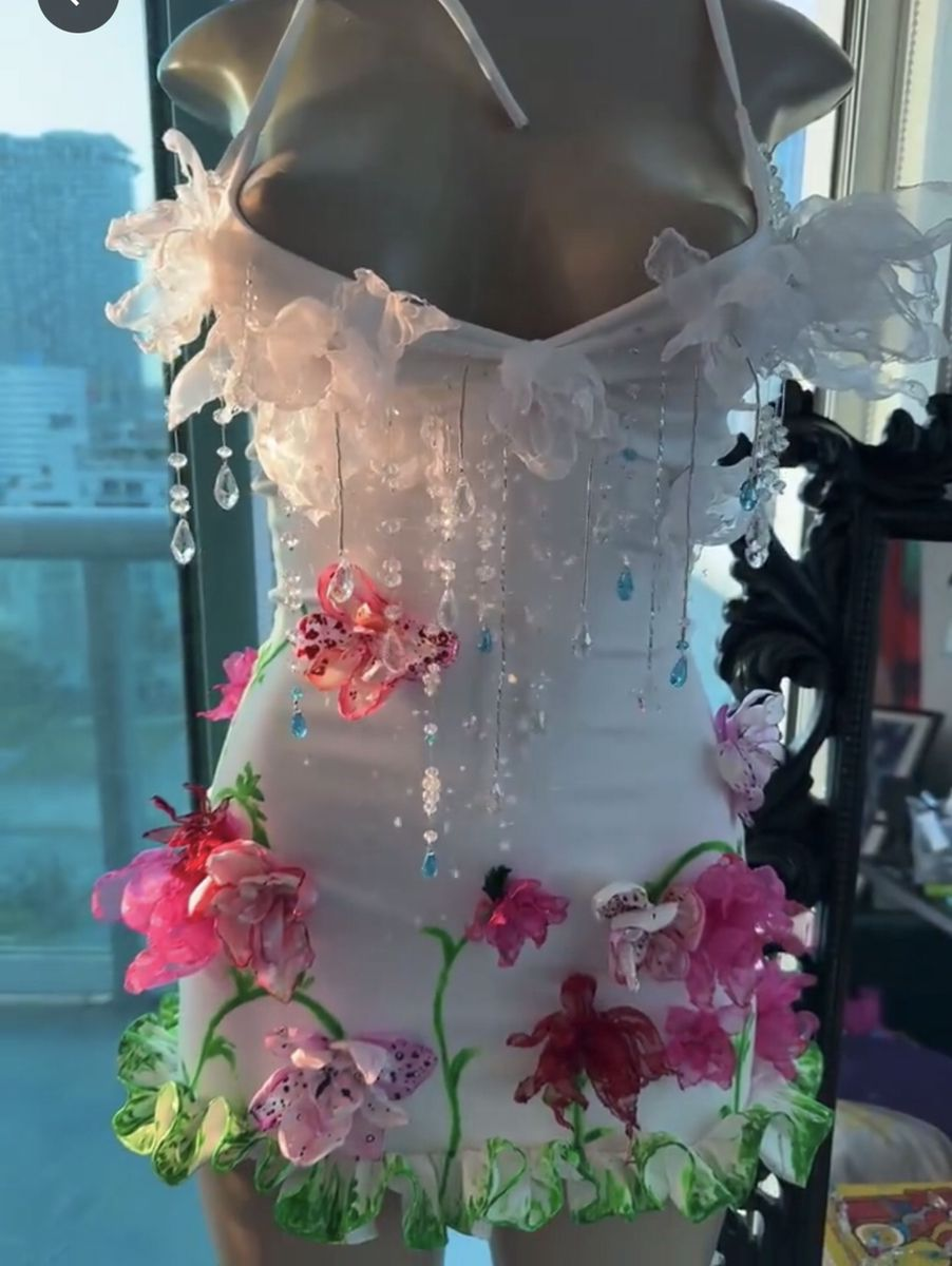 Gorgeous White Halter Satin 3D Flower Beaded Tassel Sheath Cocktail Dresses Short 6Th Grade Homecoming Dresses Main image