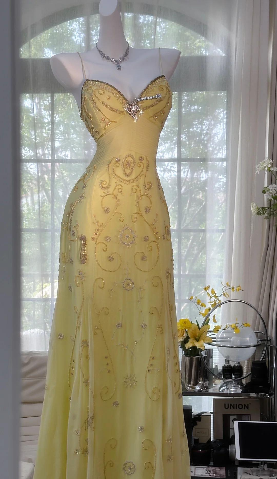 Gorgeous Butter Yellow Spaghetti Straps A-Line Tulle Beaded Long Formal Prom Dresses Backless Formal Evening Gowns