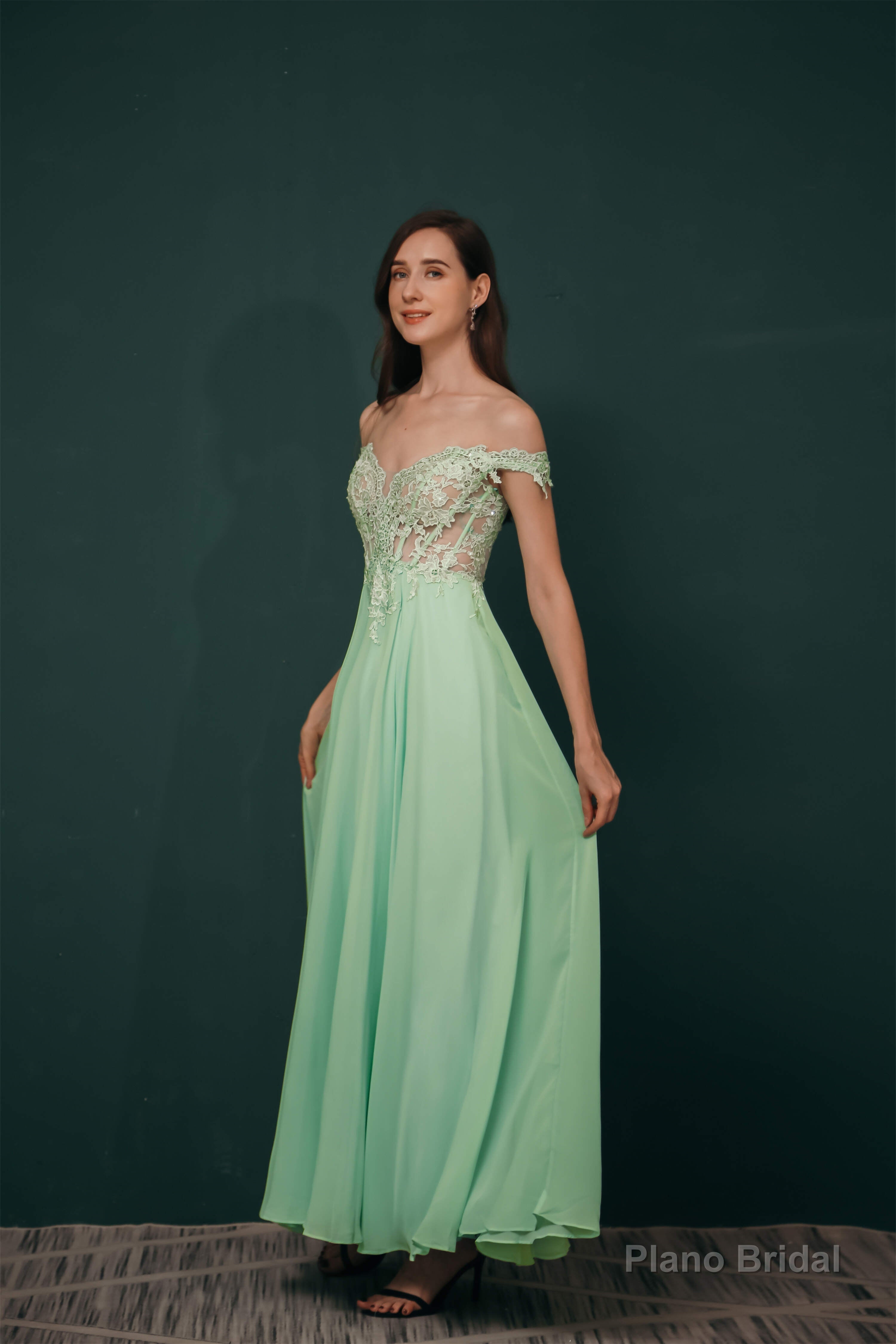 Off The Shoulder Charming Long Chiffon Prom Dresses With Appliques