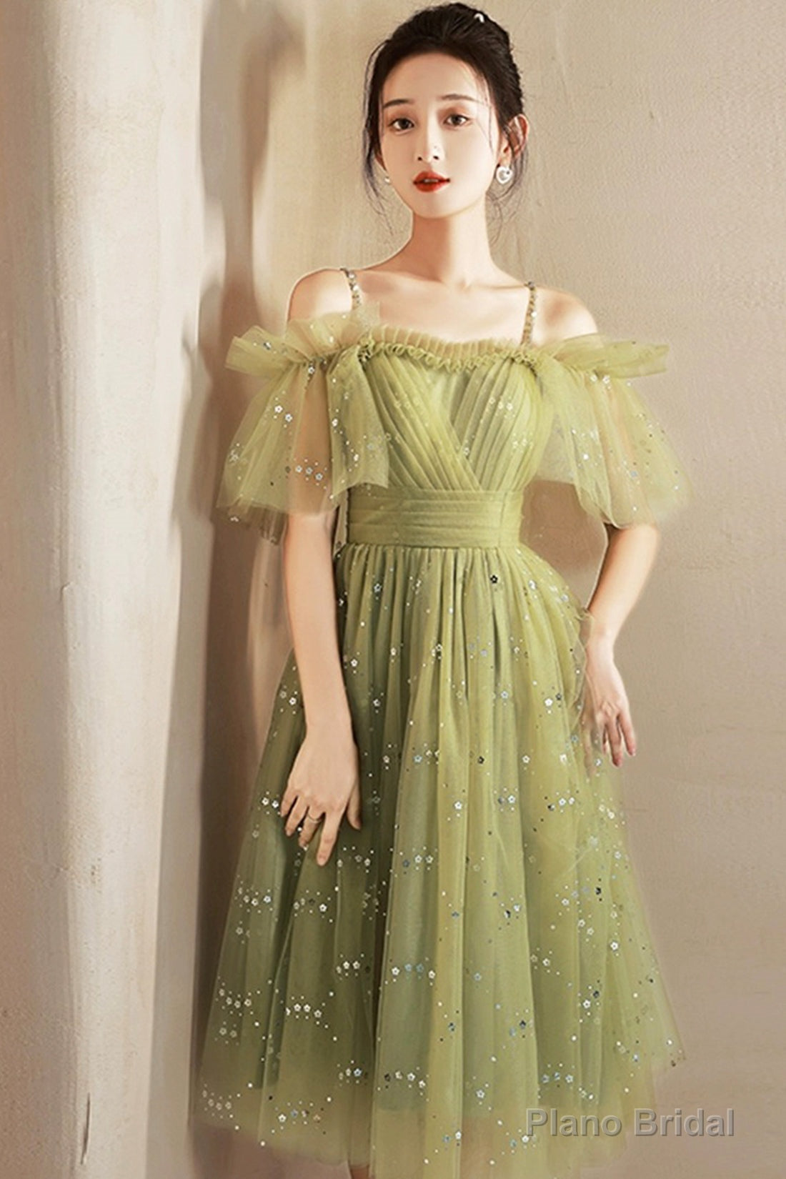 Green Spaghetti Strap Tulle Short Prom Dress, Charming Knee Length A-Line Party Dress Main image