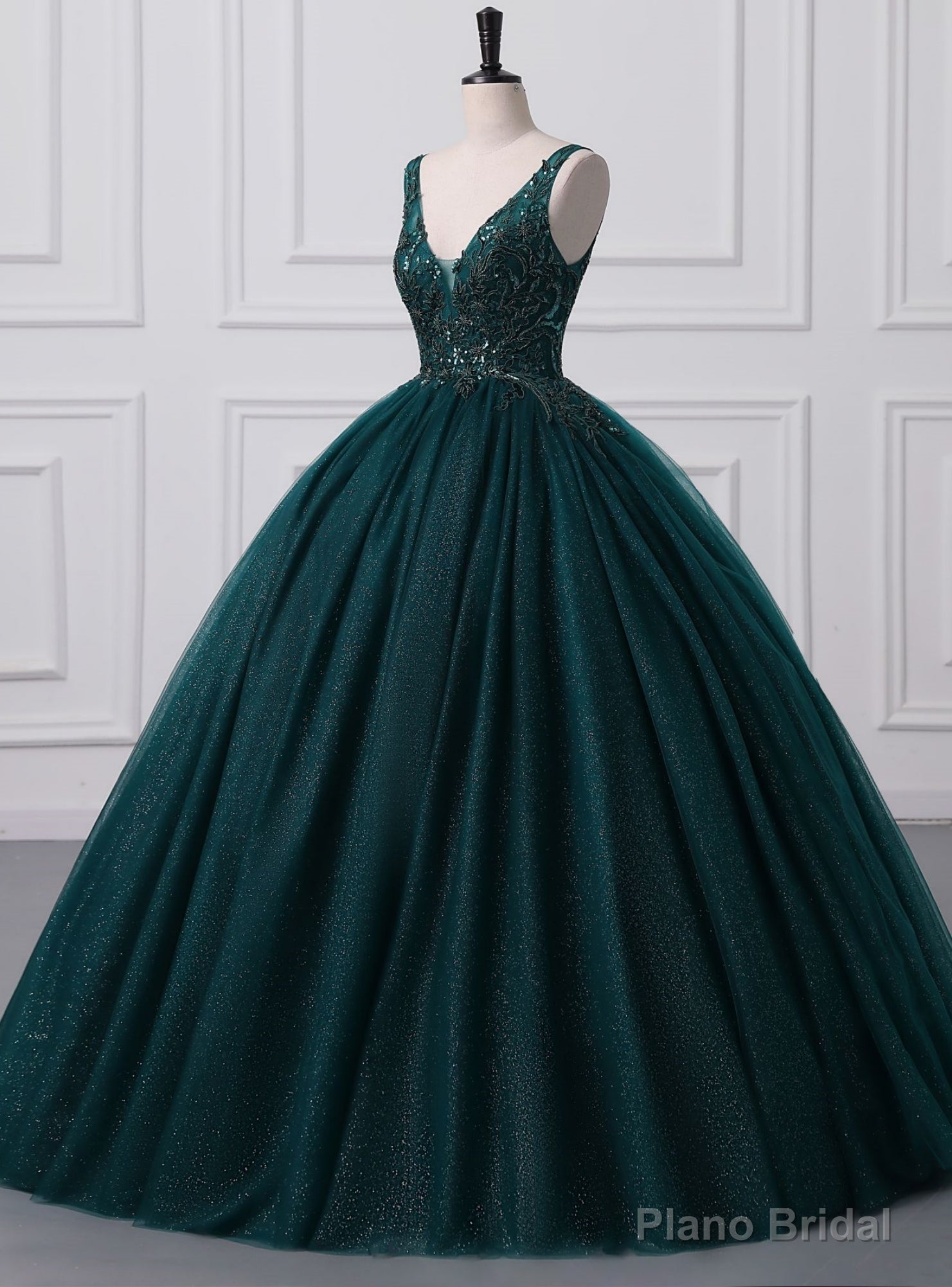 Green Tulle Sequins V-neck Appliques Beading Quinceanera Dress Main image