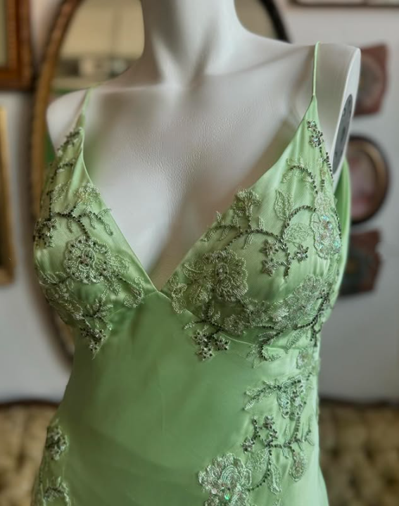 Green V-Neck Exquisite Embroidery Long Satin Ball Gown Evening Dress Secondary image