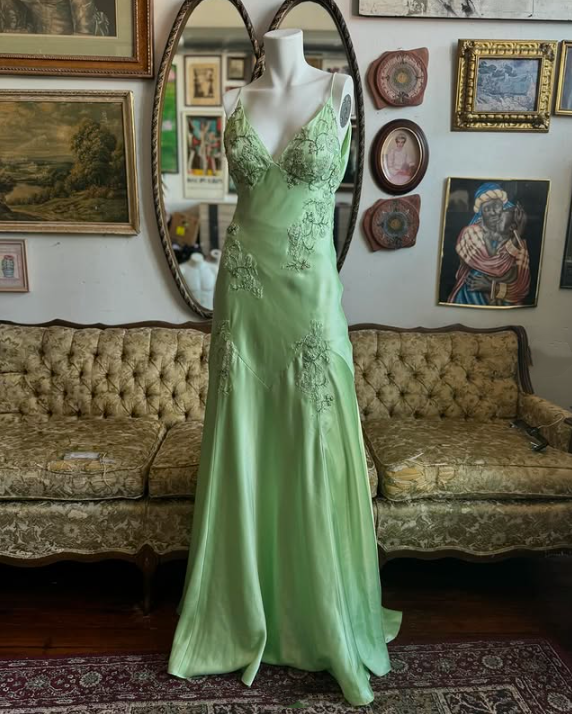 Green V-Neck Exquisite Embroidery Long Satin Ball Gown Evening Dress Main image