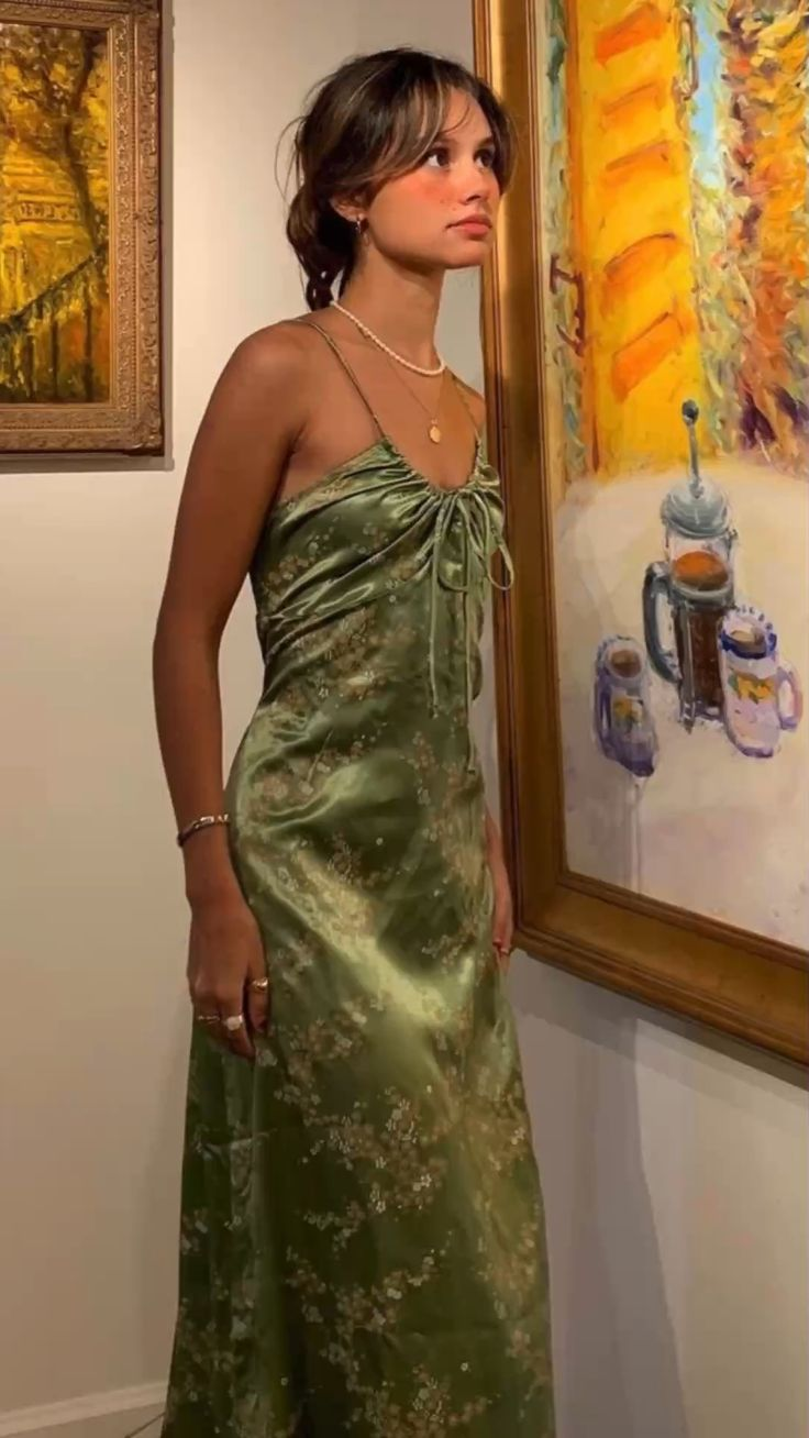Vintage Green Floral Printed Satin Spaghetti Strap Midi Length Party Dresses Secondary image