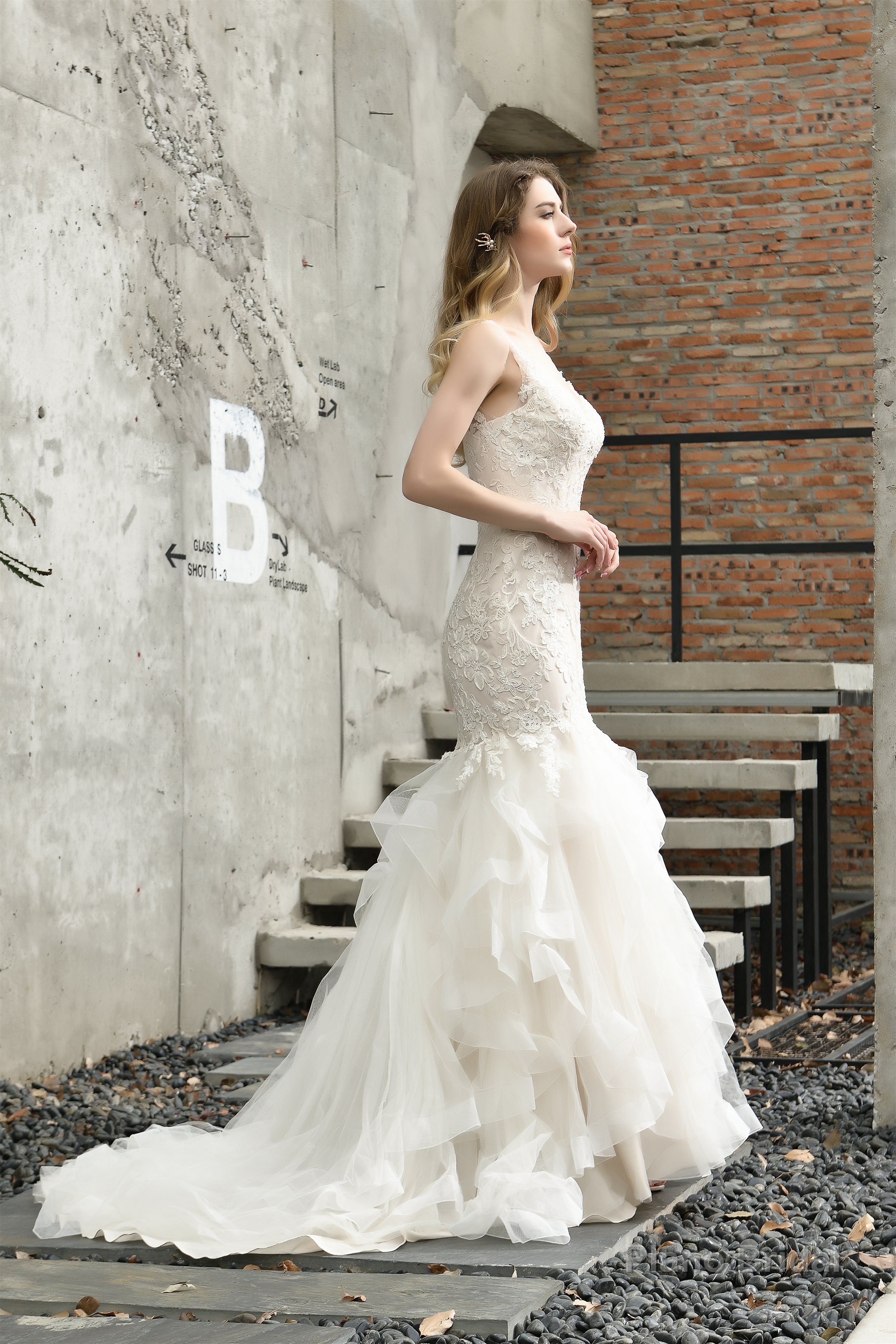 Ivory Mermaid Tulle Lace Appliques V-neck Wedding Dresses with Cascading Ruffles