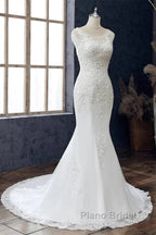 Lace Round Neck Sleeveless Trumpet Wedding Dresses