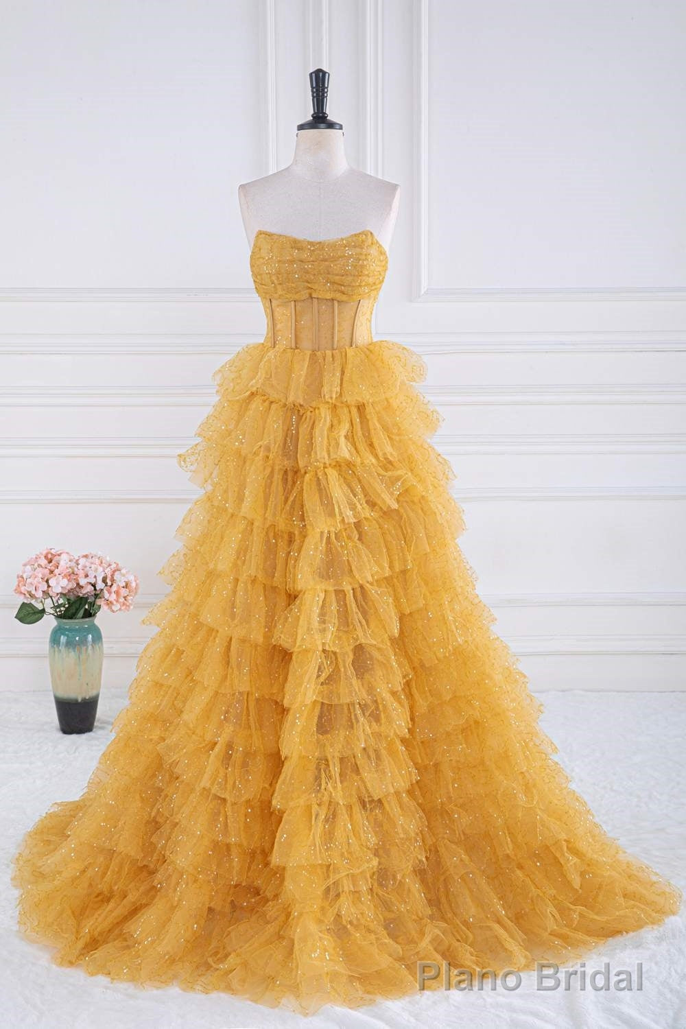 Layers Tulle Yellow Prom Dresses With Ruching Bodice Main image