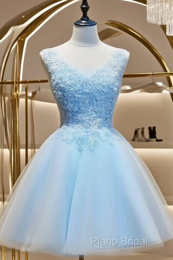 Light Blue Tulle Short Party Dresses With Lace Applique, V-Neckline Homecoming Dresses Main image