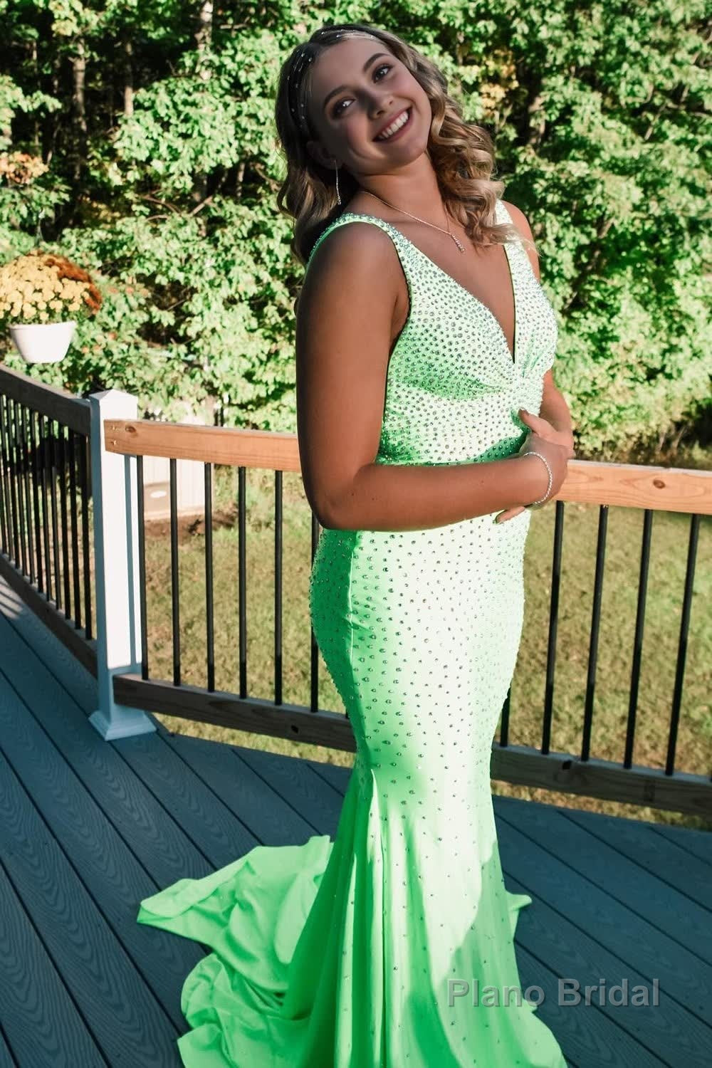 Light Green V-neck Sequins Mermaid Prom Dress Main image
