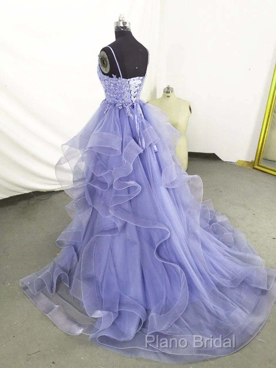 Lilac Tull Lace Applique Ball Gown Straps Long Formal Prom Dresses Elegant Formal Dresses Secondary image