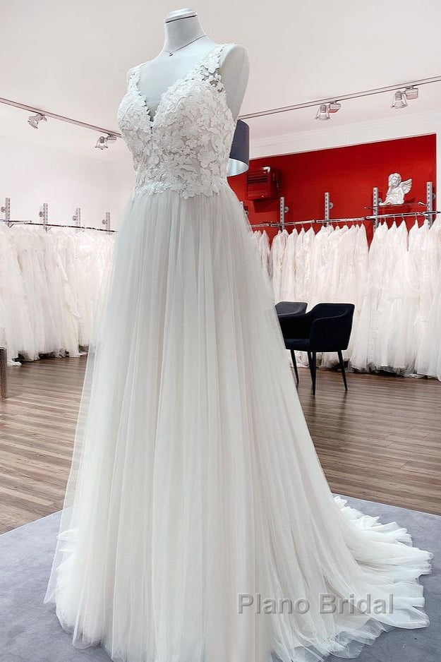 Long A-line Tulle V Neck Open Back Appliques Lace Wedding Dress Secondary image