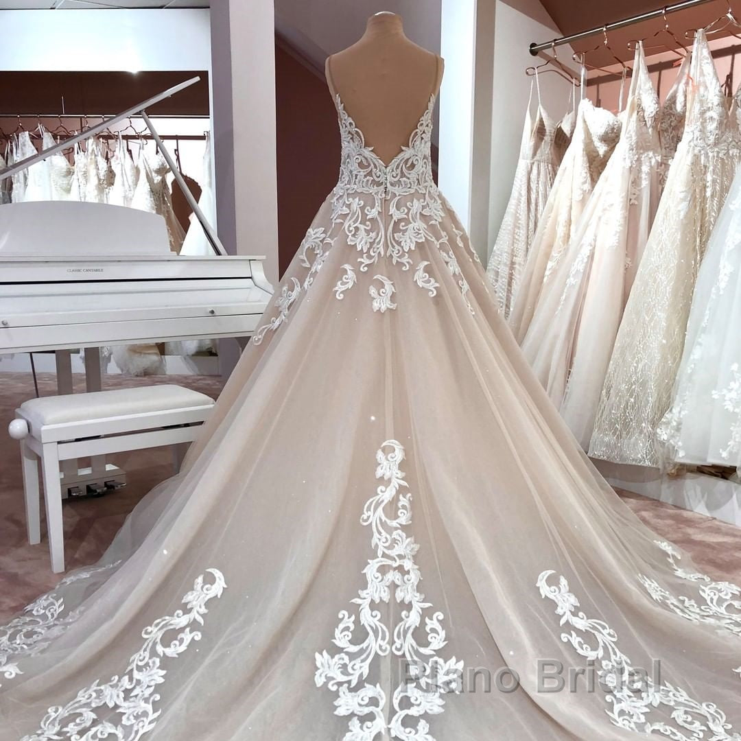 Long A-Line V-neck Spaghetti Straps Backless Appliques Lace Tulle Wedding Dress