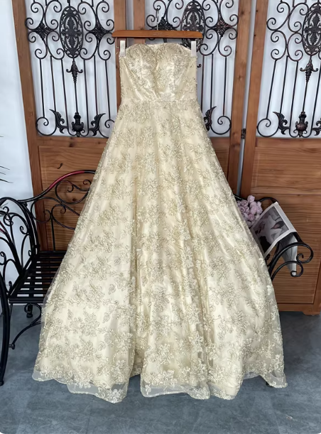 Luxurious Champagne Gold A-Line Strapless Embroidered Lace Tulle Long Formal Prom Dresses