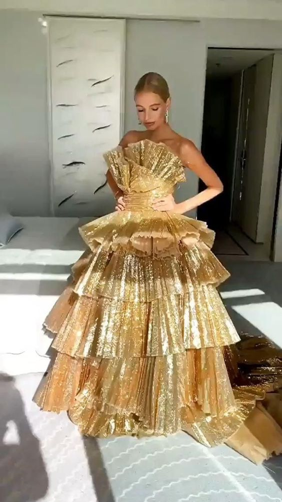 Luxurious Gold Strapless Pleated Irregular Neck Layered Formal Prom Dresses Ball Gown Quinceanera Party Dresses