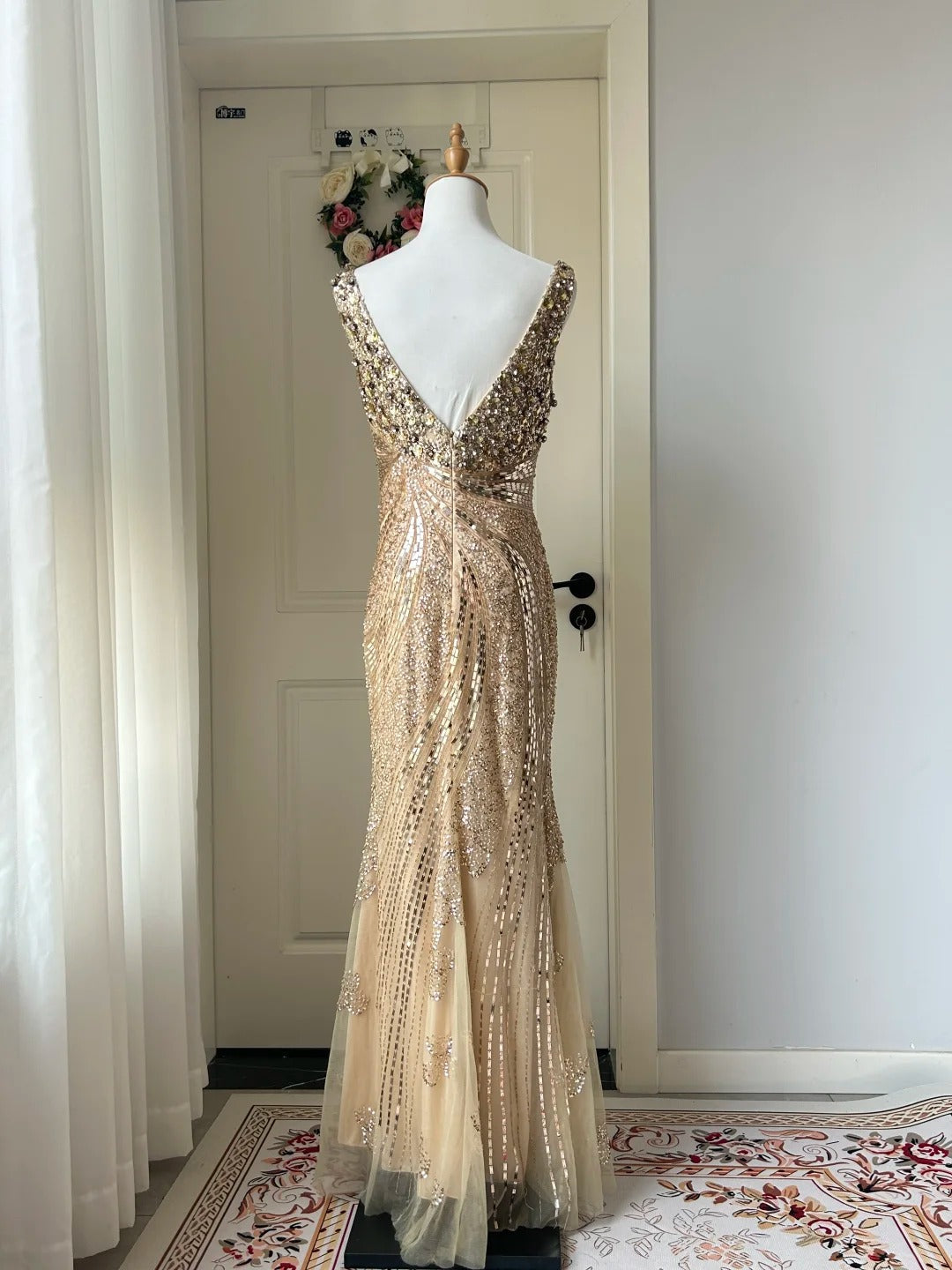 Luxurious Gold V-Neck Mermaid Sequined Long Formal Prom Dresses