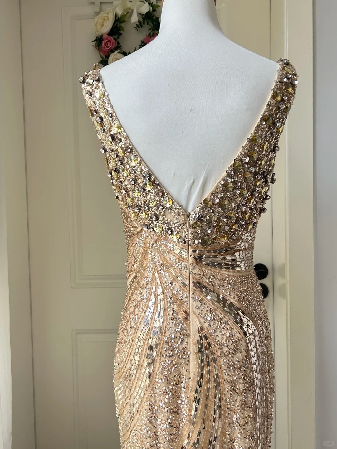 Luxurious Gold V-Neck Mermaid Sequined Long Formal Prom Dresses