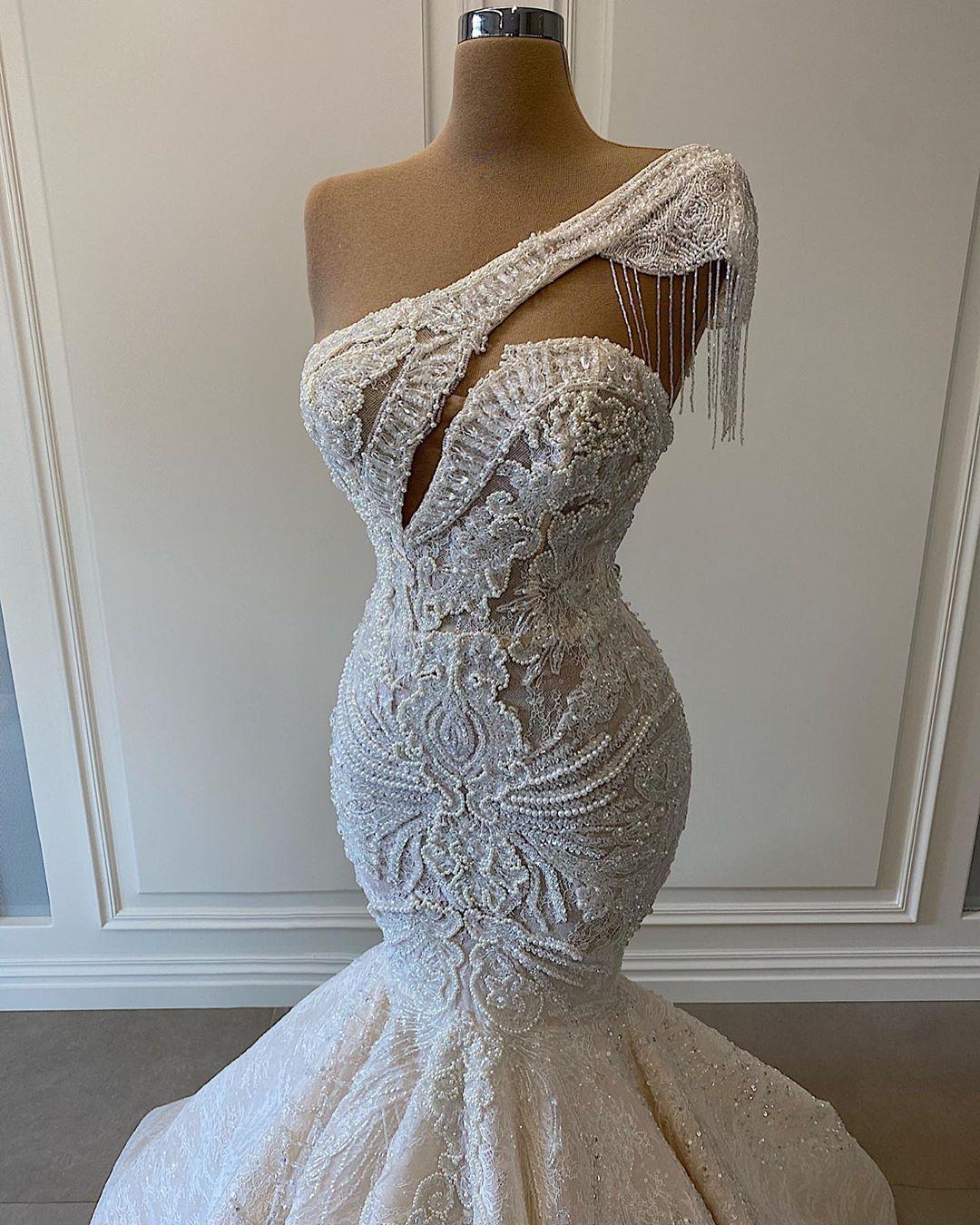 Luxurious Lace Beaded Wedding Dresses One Shoulder Mermaid Bridal Gowns Crystal Beads Sequin Sweep Train