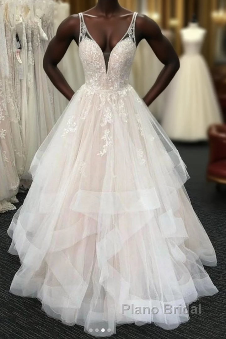 Luxurious Long A-line Princess Tulle Lace Backless Wedding Dress Main image