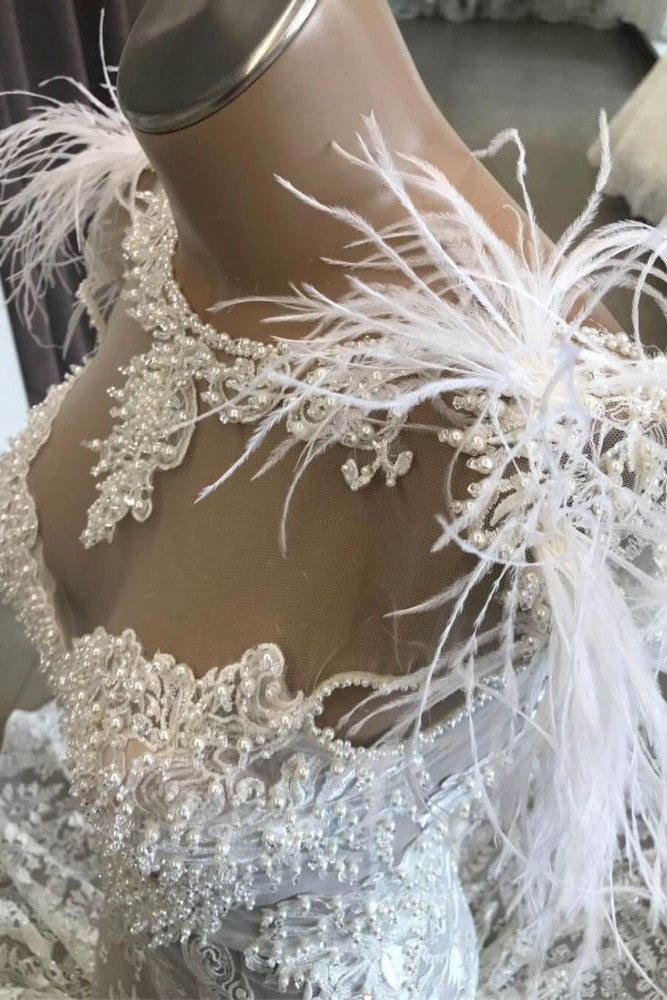 Luxurious White Hollow Sweetheart Open Back Lace Long Wedding Dress With Fur Neckline