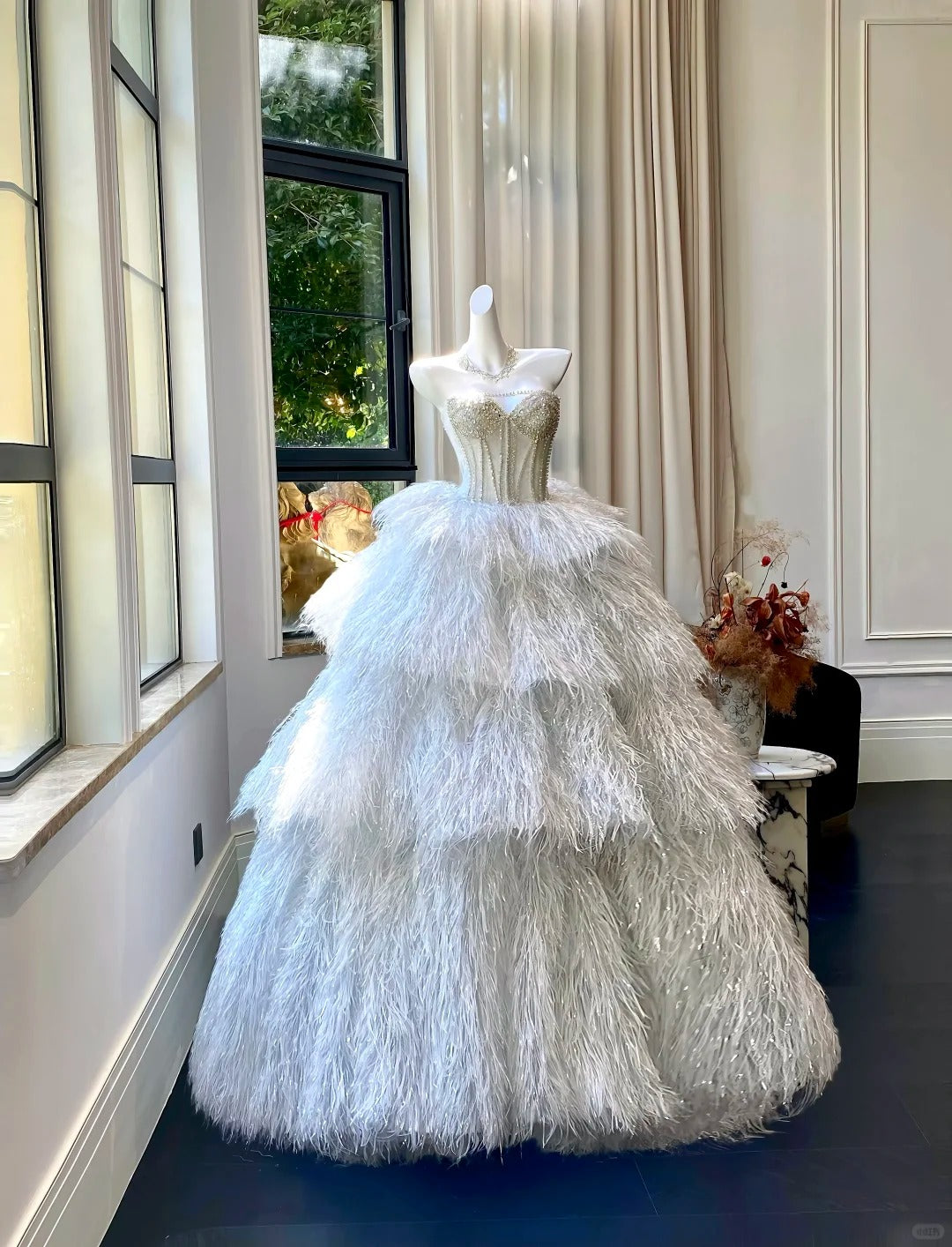Luxurious White Strapless Feather Floor-Length Ball Gown Wedding Dresses Main image