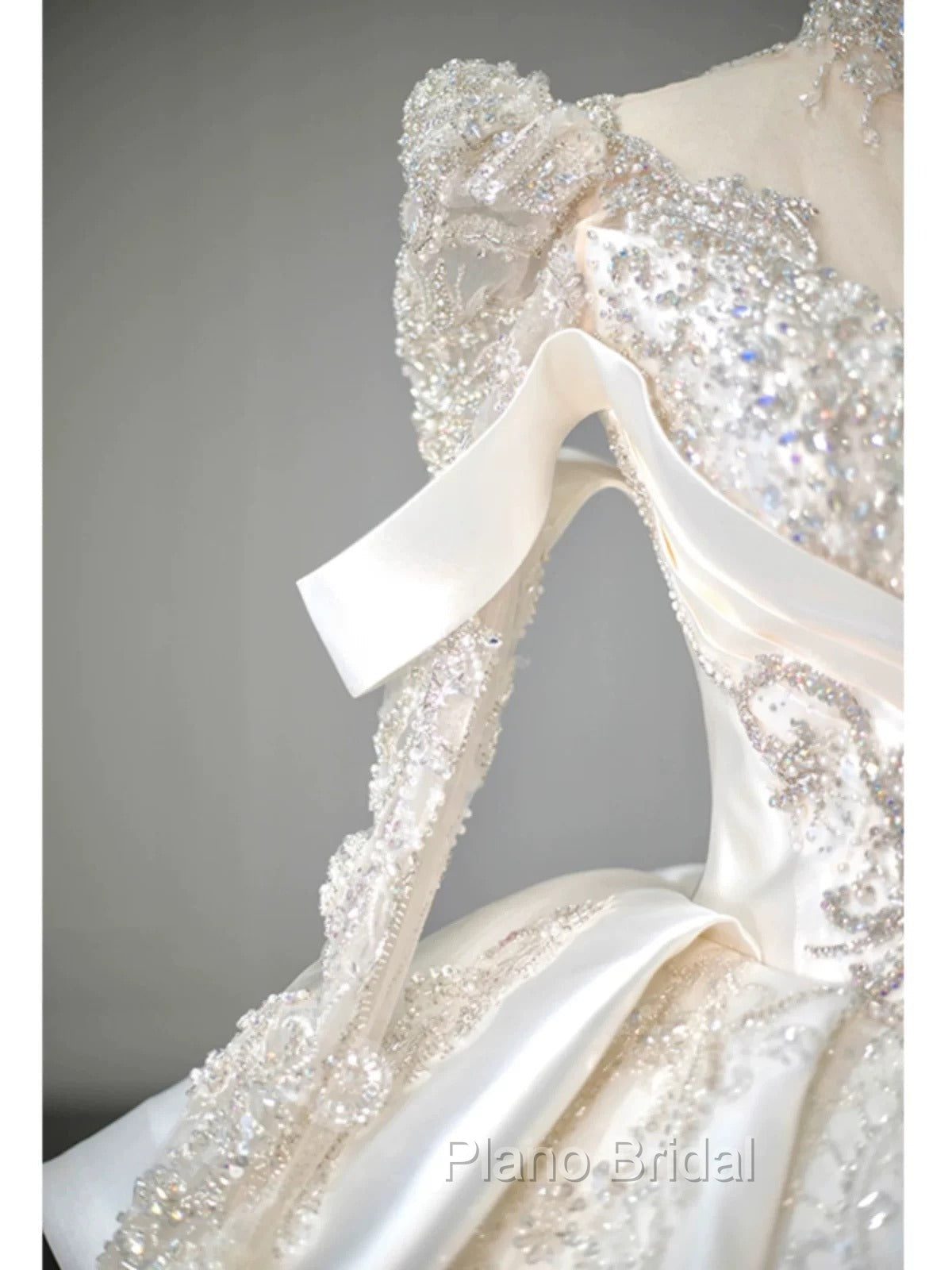 Luxury Ball Gown High Neckline Long Sleeves Sequin White Wedding Dresses Brides Dresses