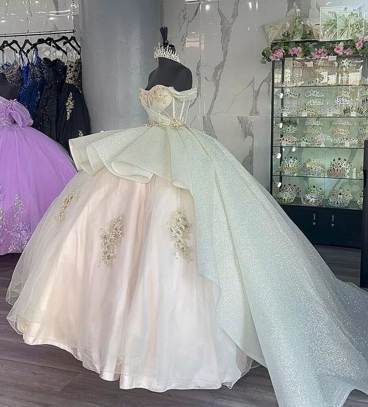 Luxury Quinceanera Dresses Applique Corset Ball Gown Formal Prom Sweet 16 Dresses