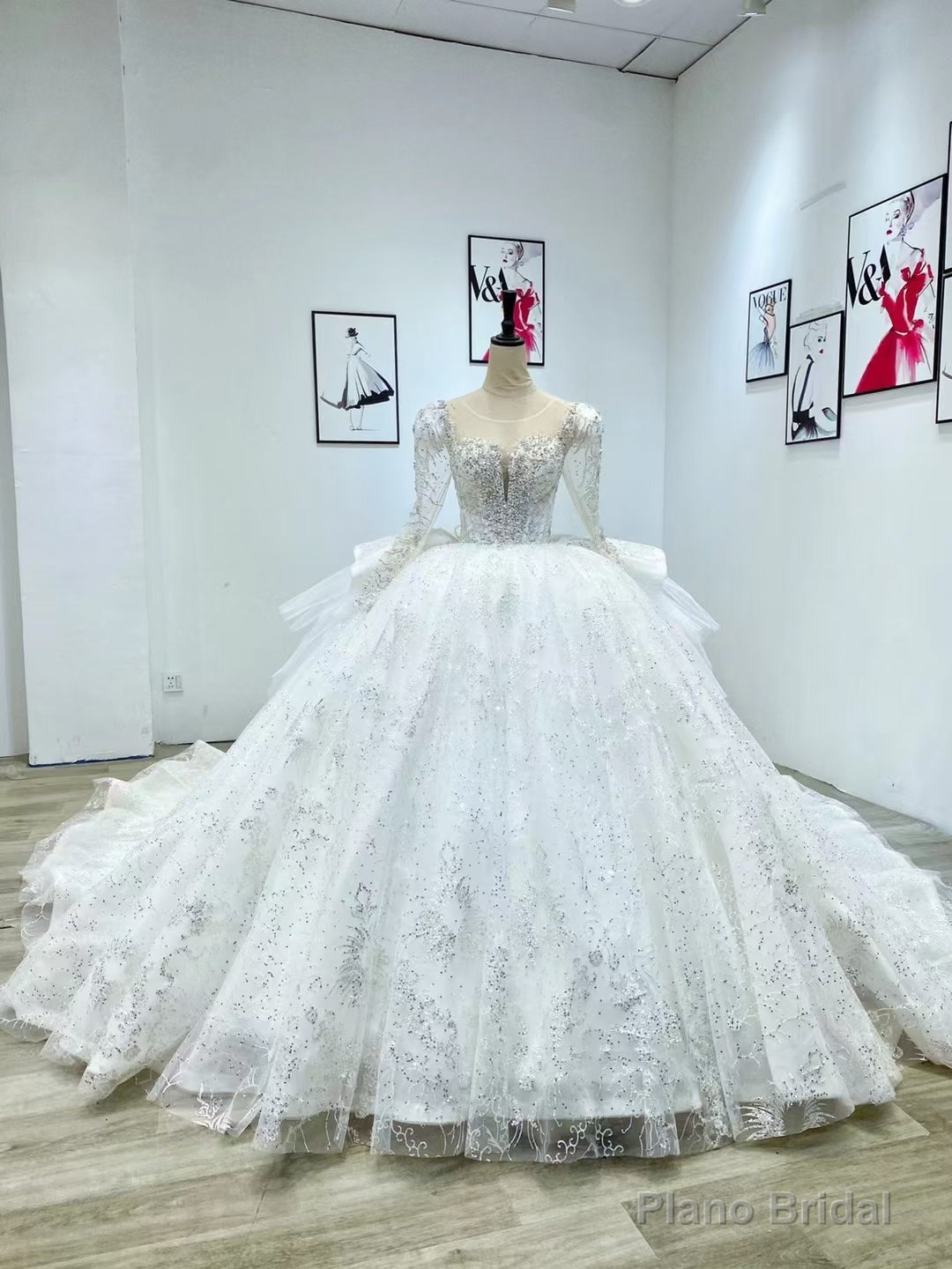 Luxury White Tulle Sequins Long Sleeve Wedding Dress With Train Main image