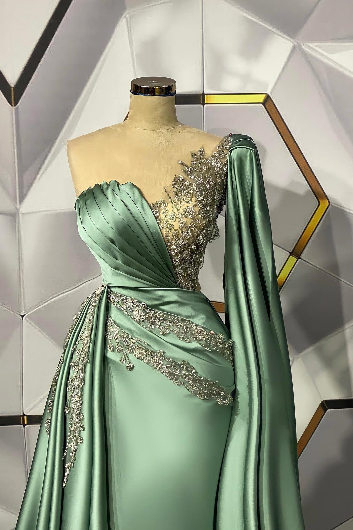 Mermaid Asymmetrical Floor-Length Appliques Lace With Shawl Prom Dress Secondary image