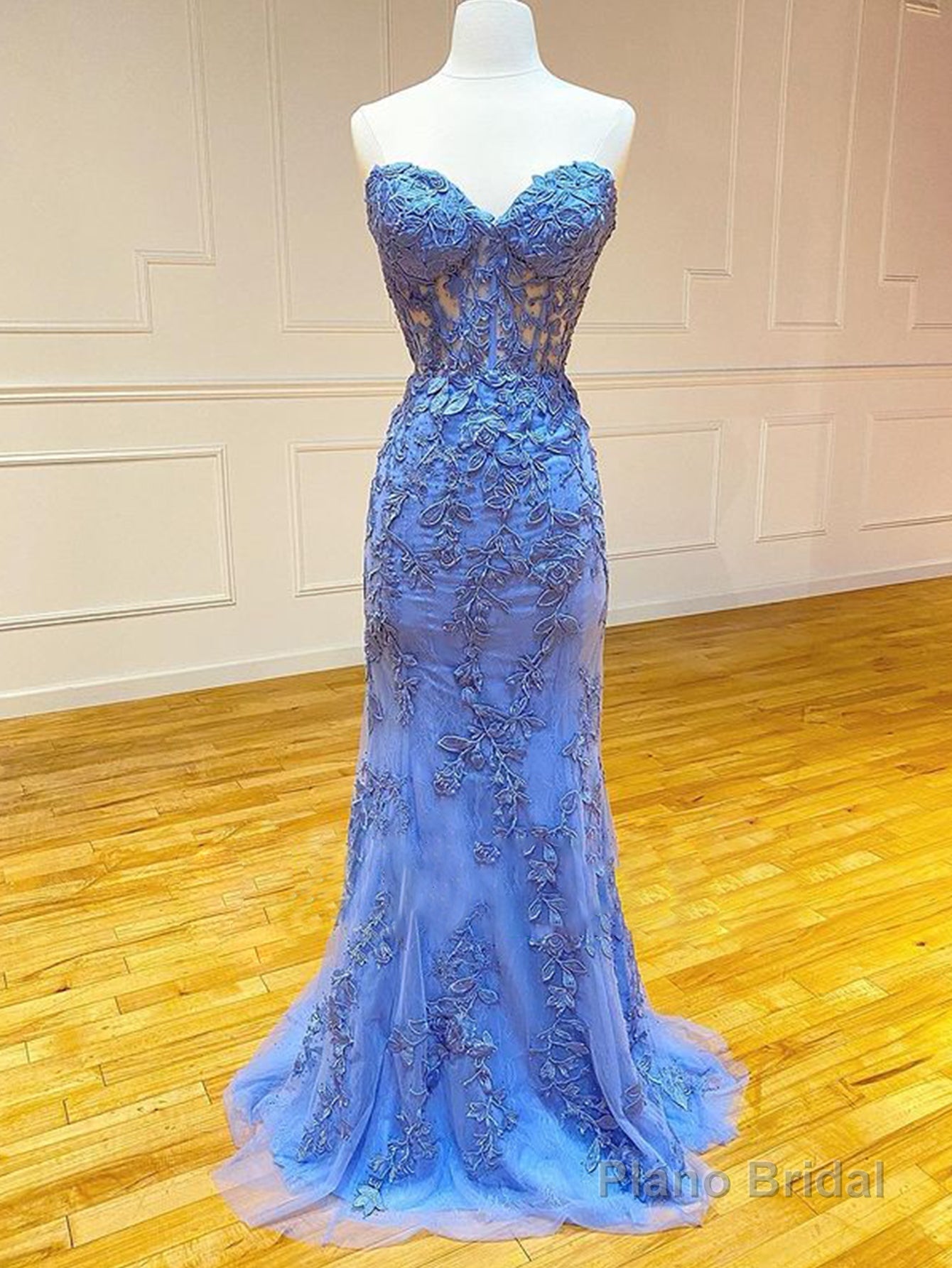 Mermaid Strapless Lace Prom Dress With Appliques