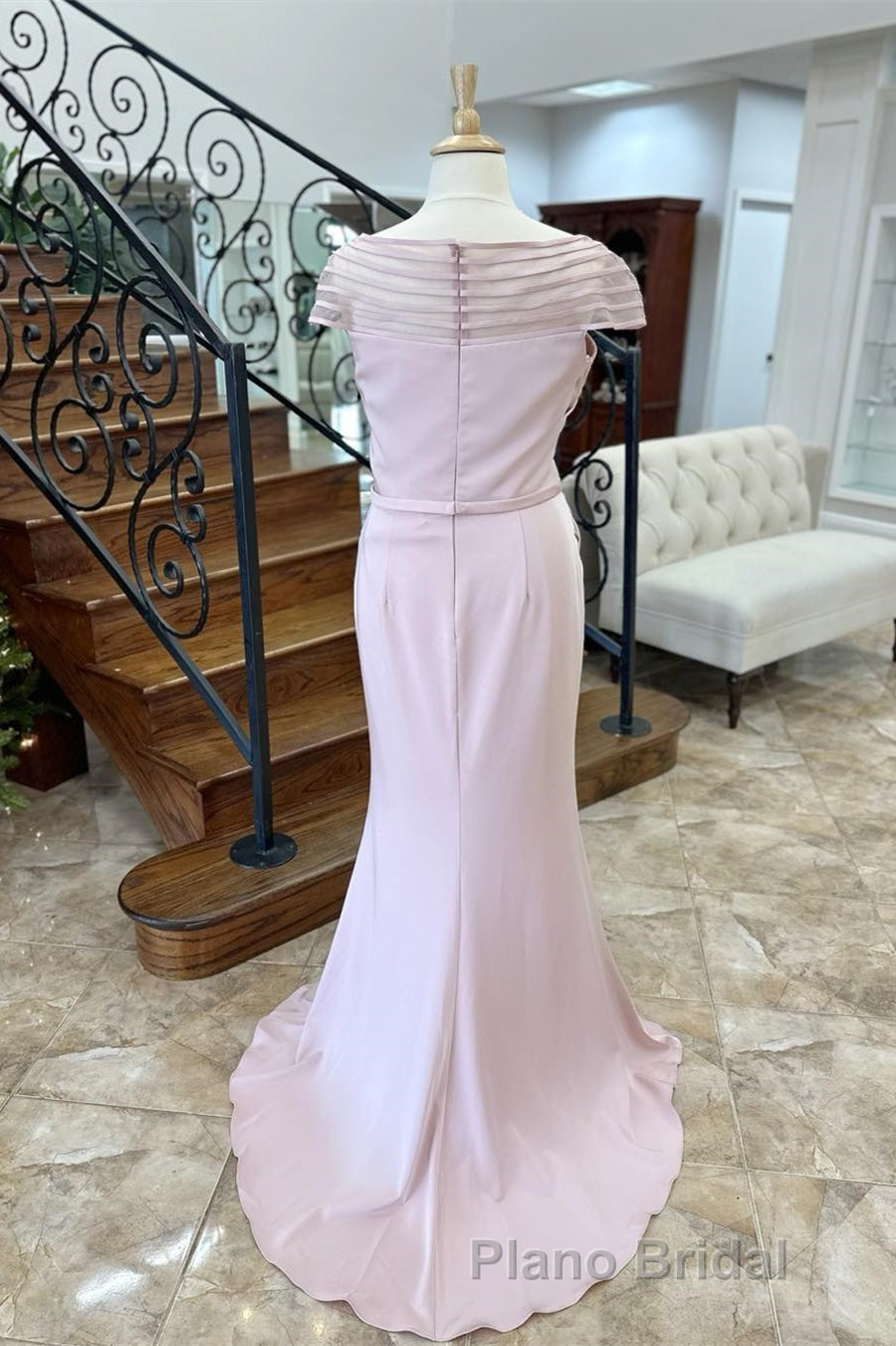 Pink Asymmetrical Mermaid Satin Long Mother of Bride Dresses Secondary image