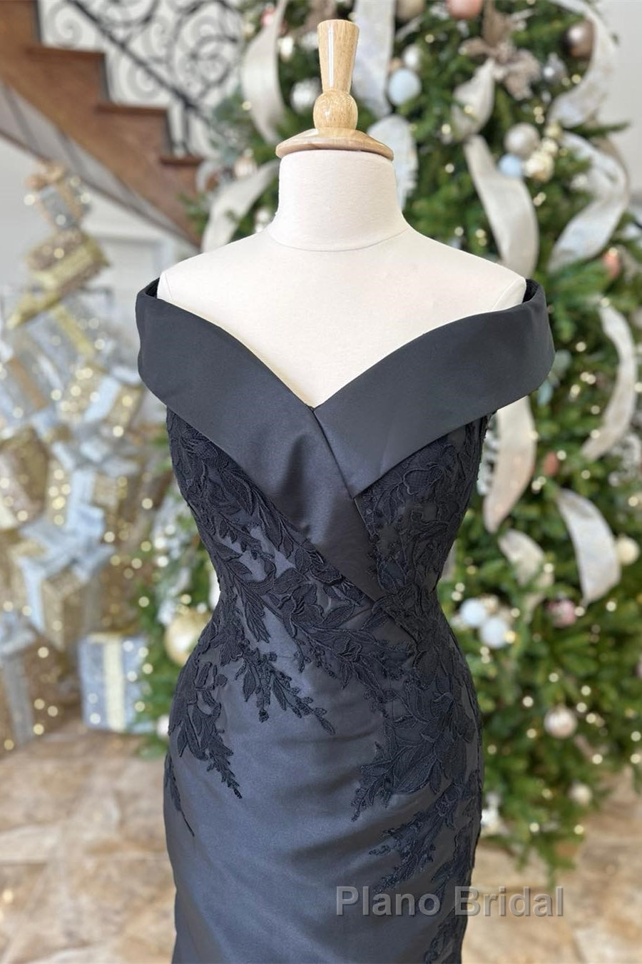 Black Floral Appliques Off-Shoulder Mermaid Long Mother of Bride Dresses with Slit Secondary image