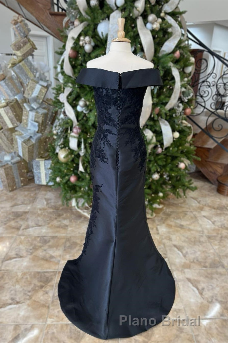 Black Floral Appliques Off-Shoulder Mermaid Long Mother of Bride Dresses with Slit