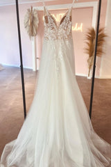 Modern Sweetheart Long V-Neck Sleeveless Lace Wedding Dresses Online