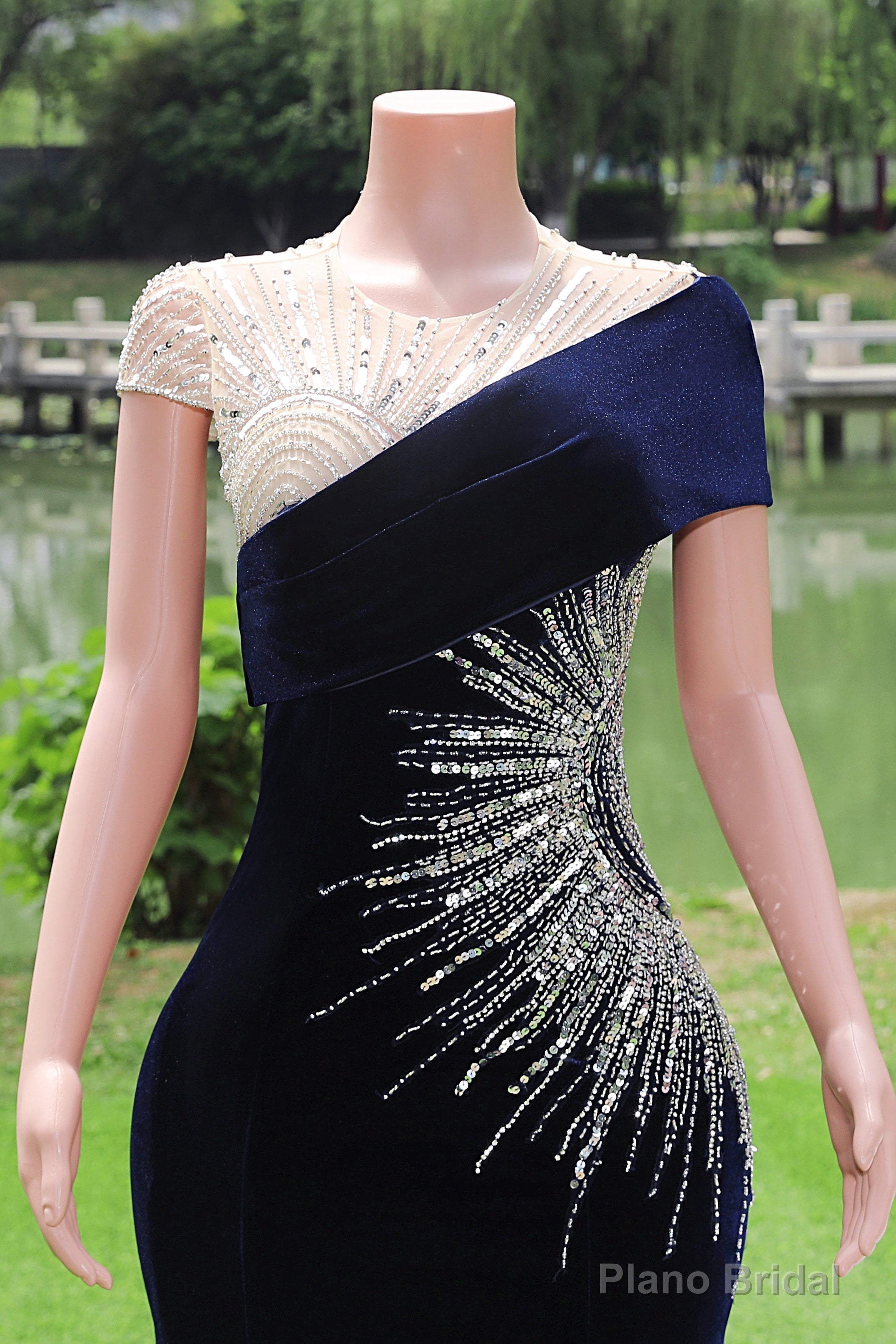 Navy Blue Prom Dresses Bodycon Velvet Long Formal Dresses with Embroidered Beadings