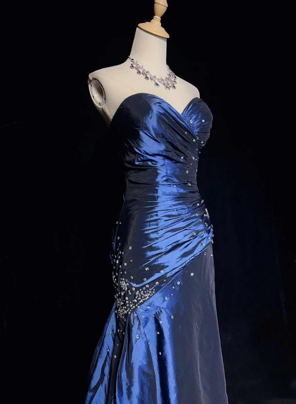 Blue Vintage Fashion Exquisite Beading Long Satin Floor Length Ball Gown Formal Evening Dresses Main image