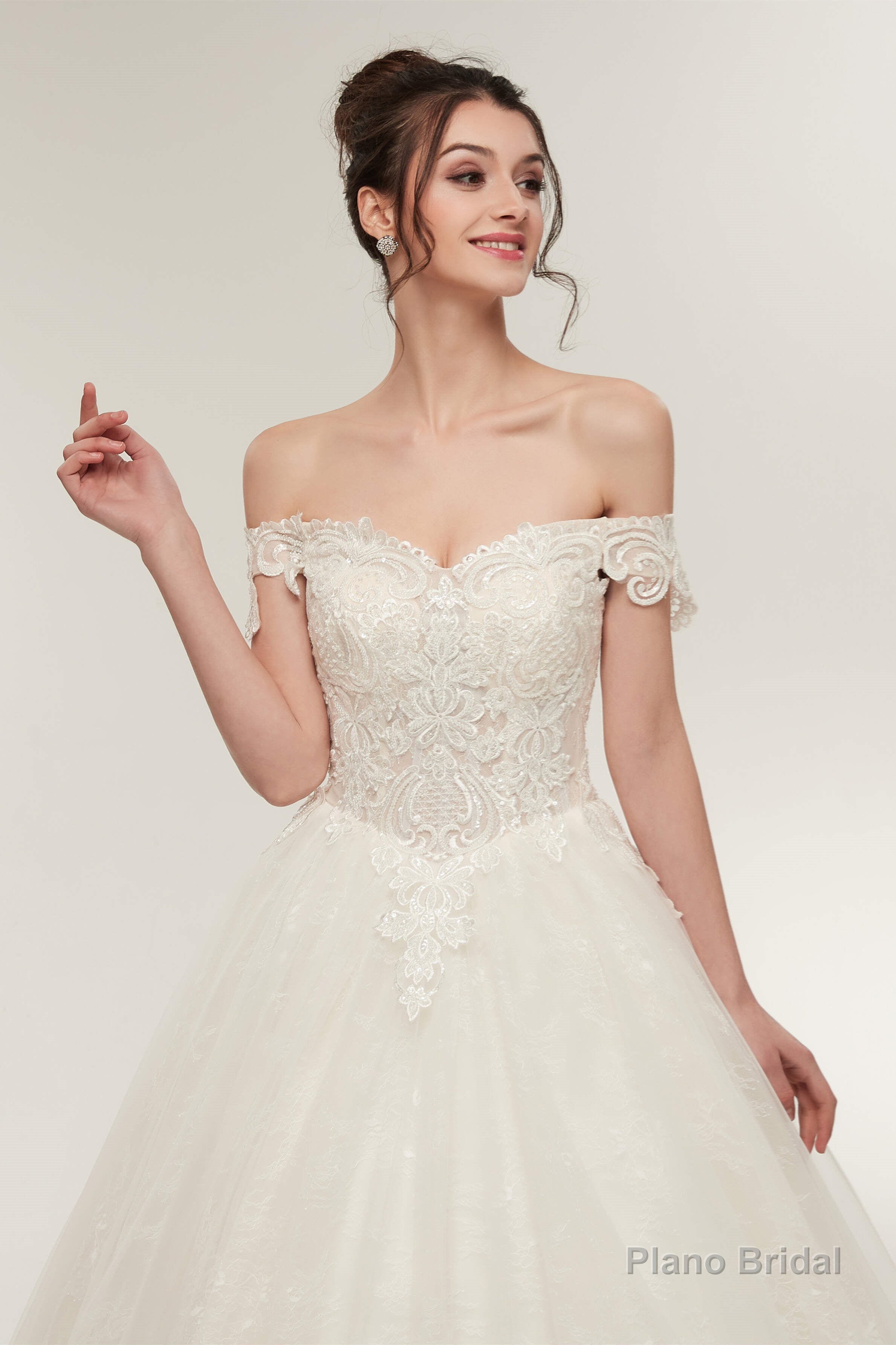 Off-shoulder Sweetheart A-line Lace-up Floor Length Lace Appliques Wedding Dresses