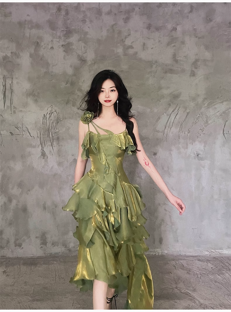 Pretty Irregular Ruffled Spaghetti Straps Green Formal Prom Dresses With Detachable Rose Long Birthday Dresses For Women