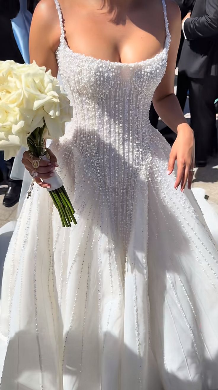 Pretty Wedding Dress Ball Gown Spaghetti Straps Sequin White Wedding Dresses Bridal Gowns Main image