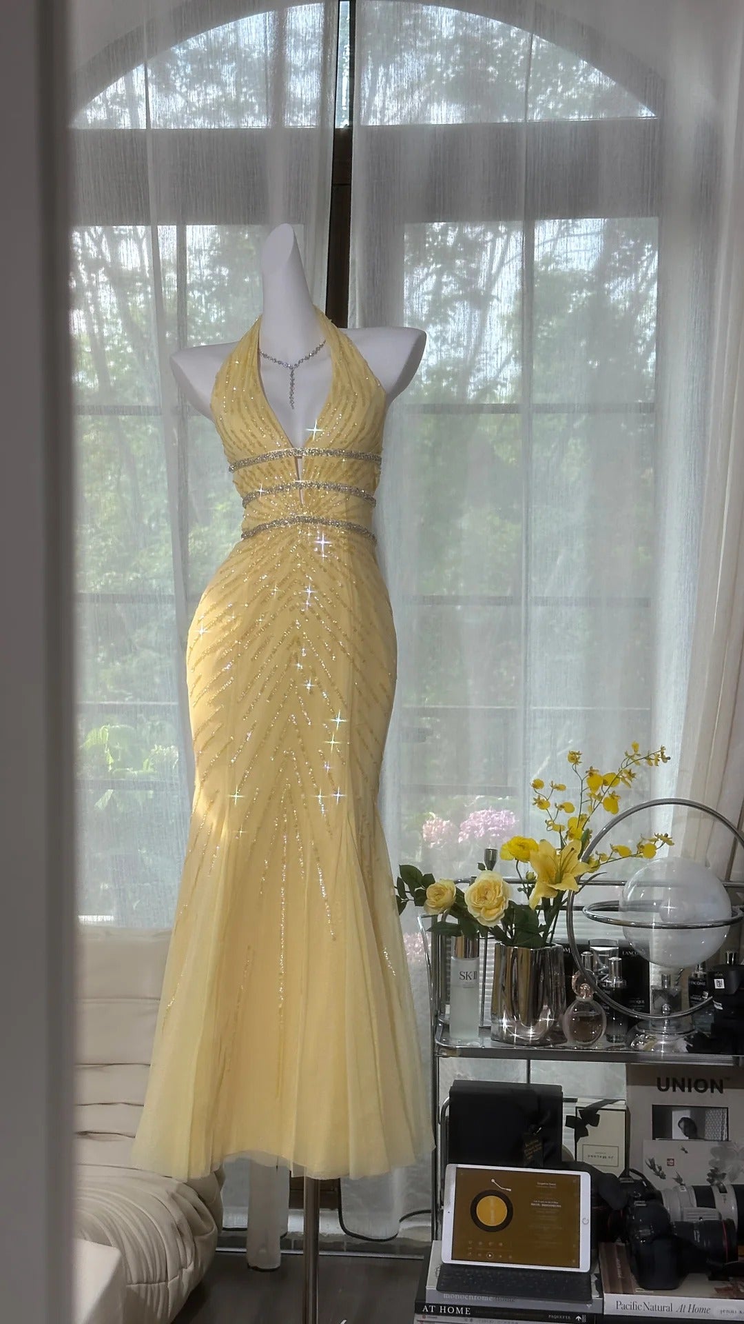 Pretty Yellow Sequin Halter Neck Backless Mermaid Formal Prom Dresses