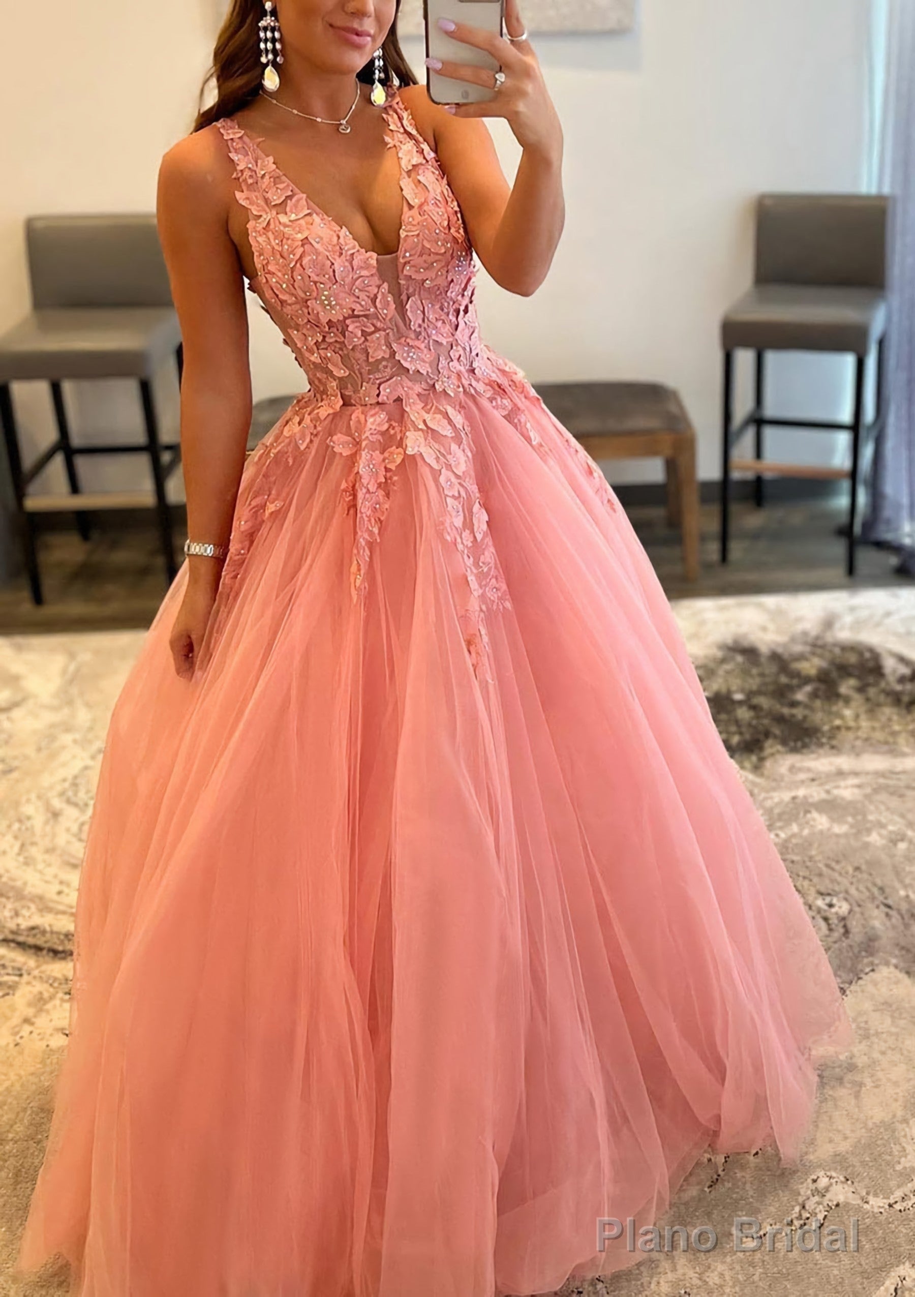 Princess A-line V Neck Sleeveless Sweep Train Tulle Prom Dresses With Appliqued Beading Main image