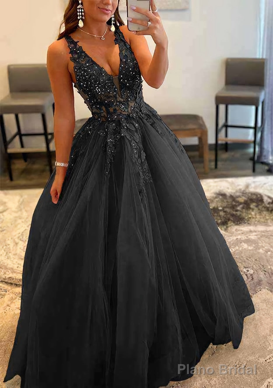 Princess A-line V Neck Sleeveless Sweep Train Tulle Prom Dresses With Appliqued Beading