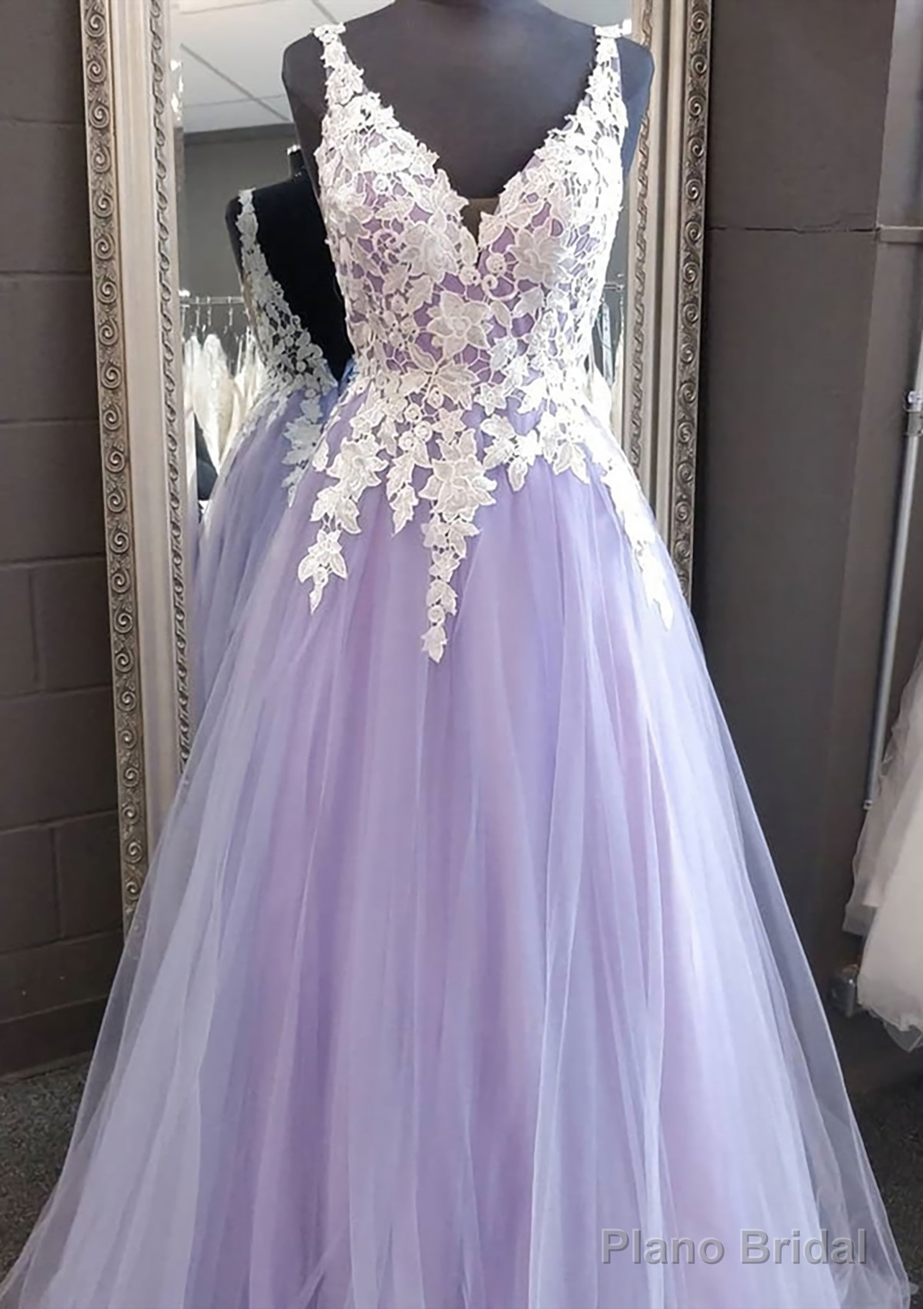 Princess V Neck Long/Floor-Length Tulle Prom Dresses With Appliqued Lace Main image