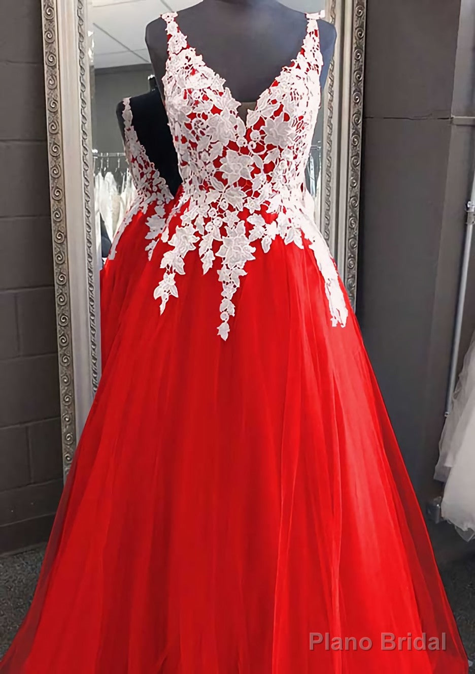 Princess V Neck Long/Floor-Length Tulle Prom Dresses With Appliqued Lace
