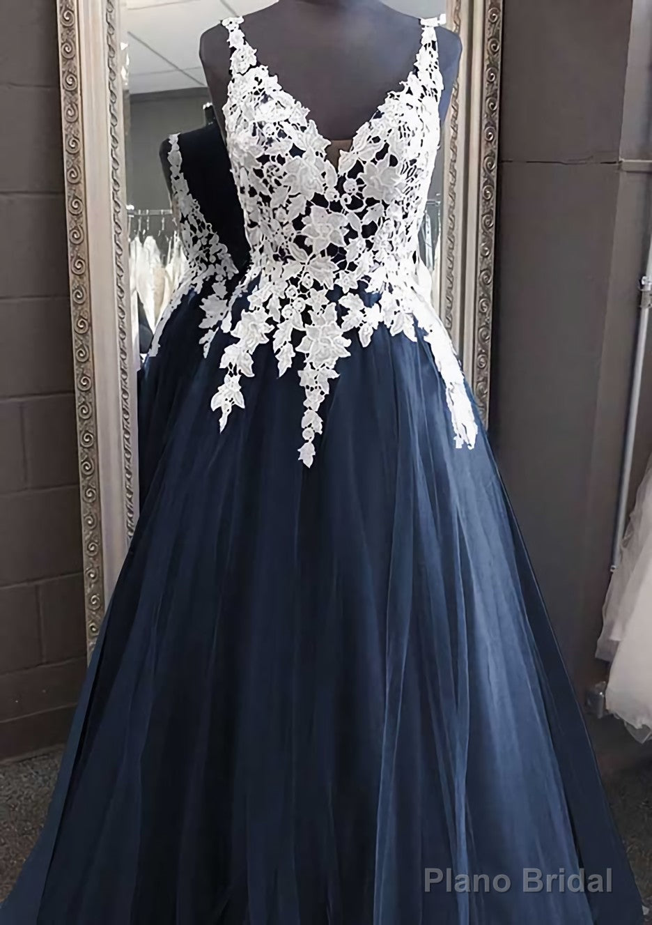 Princess V Neck Long/Floor-Length Tulle Prom Dresses With Appliqued Lace Secondary image