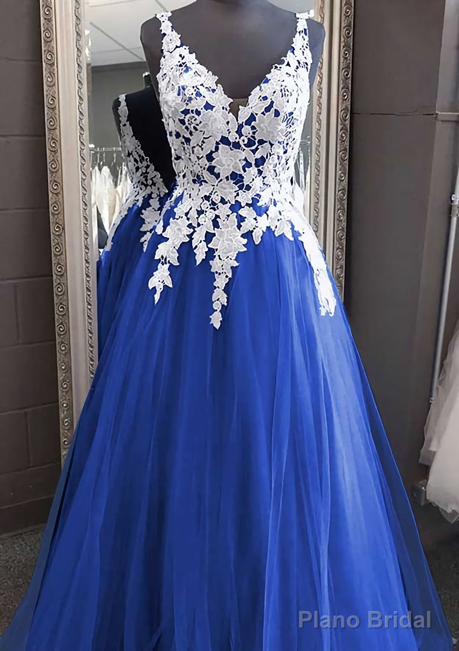Princess V Neck Long/Floor-Length Tulle Prom Dresses With Appliqued Lace