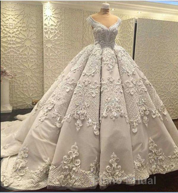 Gorgeous Sleeveless V Neck Lace Appliques Ball Gown Wedding Dresses Secondary image